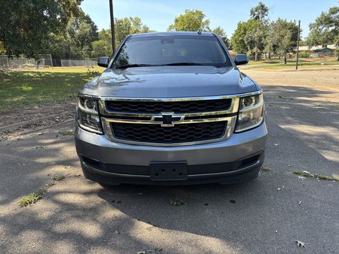 Used 2019 Chevrolet Suburban LT RWD image 4