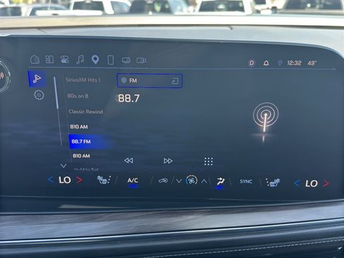Used 2025 Chevrolet Suburban Z71 AWD/4WD image 37