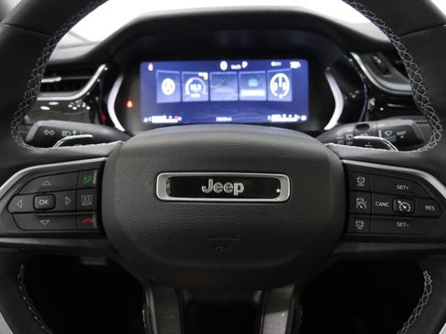 Used 2023 Jeep Grand Cherokee L Limited w/ Black Appearance Package AWD/4WD image 17