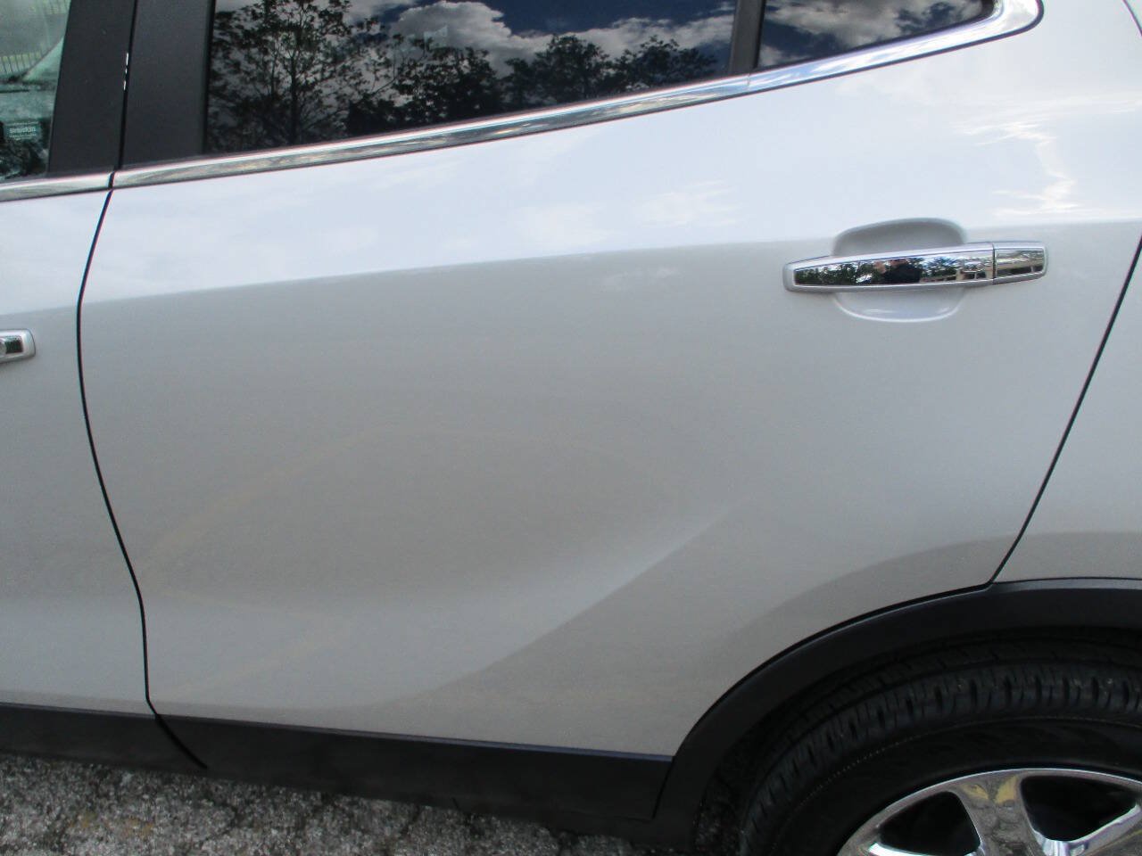 Used 2019 Buick Encore Essence w/ Experience Buick Package AWD/4WD image 15