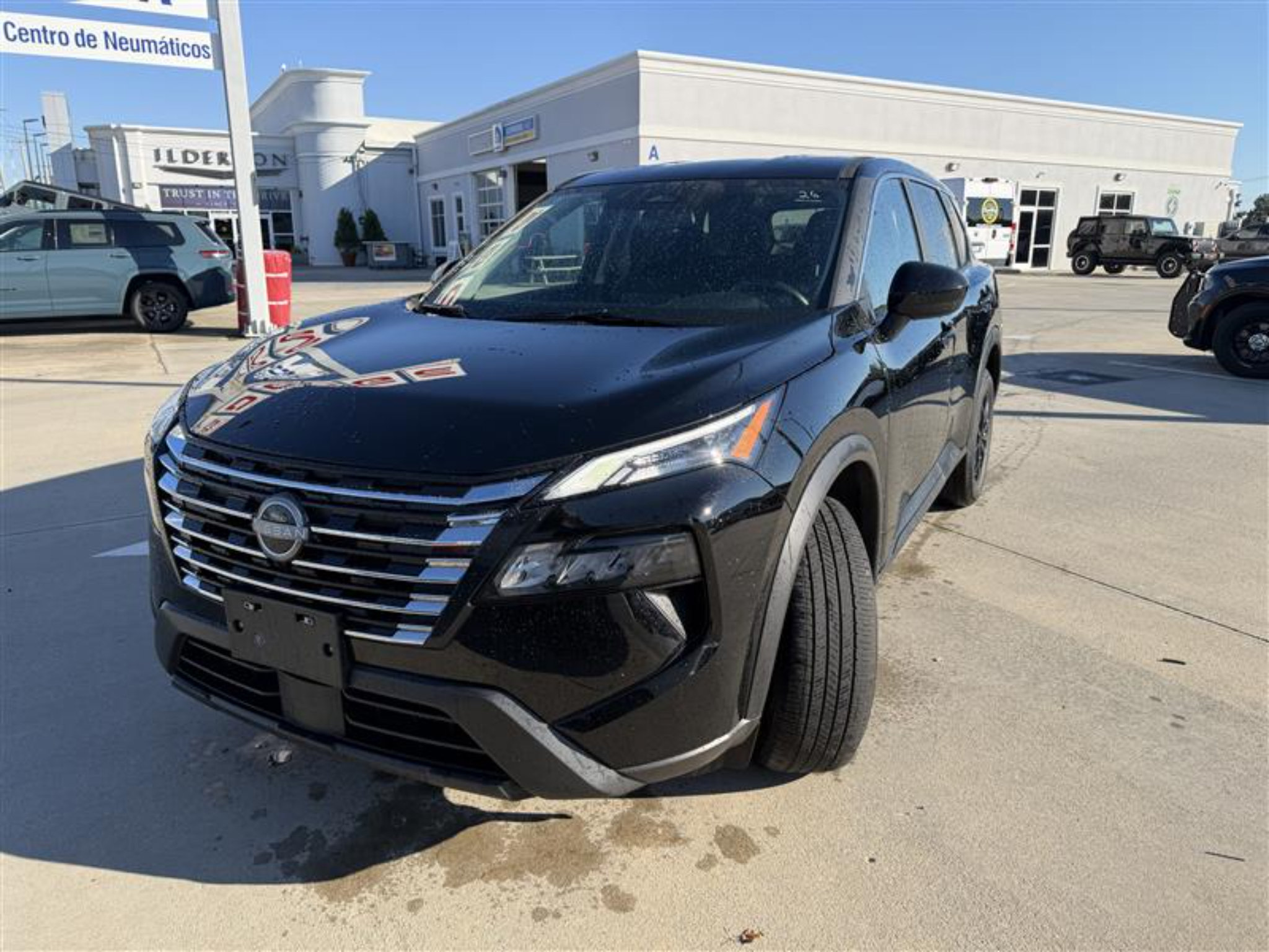 Used 2026 Nissan Rogue SV AWD/4WD image 1