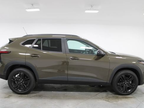 Used 2024 Chevrolet Trax ACTIV w/ Sunroof Package FWD image 11