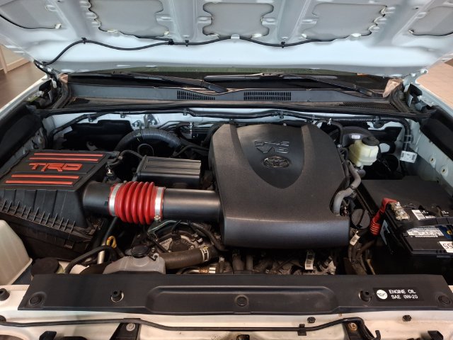 Used 2016 Toyota Tacoma Limited w/ Towing Package AWD/4WD image 29