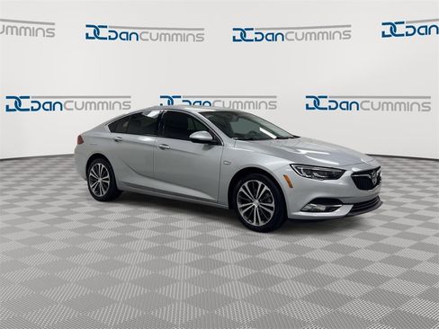 Used 2018 Buick Regal Essence w/ Driver Confidence Package #1 image 2