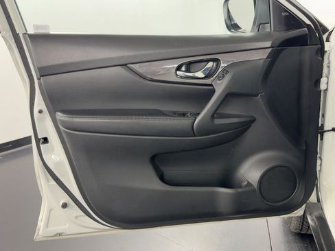 Used 2019 Nissan Rogue SV image 30