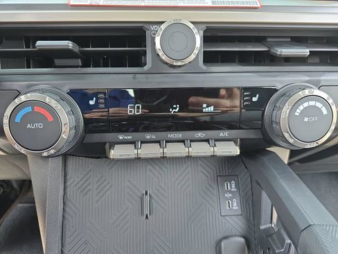 Used 2025 Toyota Tacoma TRD Off-Road AWD/4WD image 23