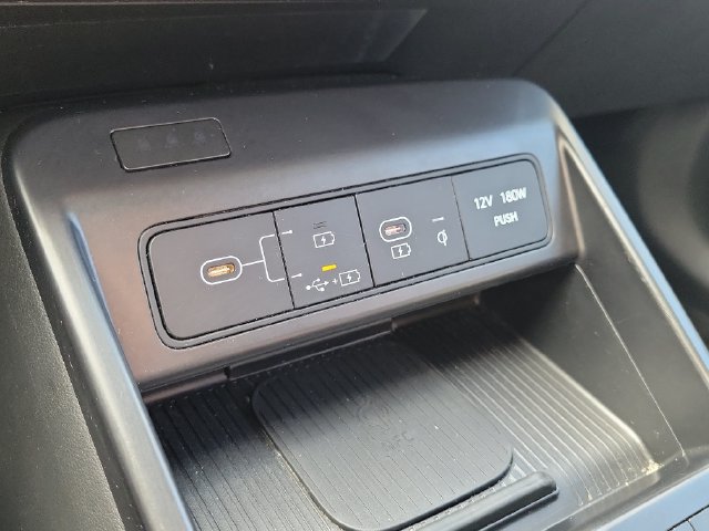 Used 2024 Hyundai Kona Limited AWD/4WD image 34