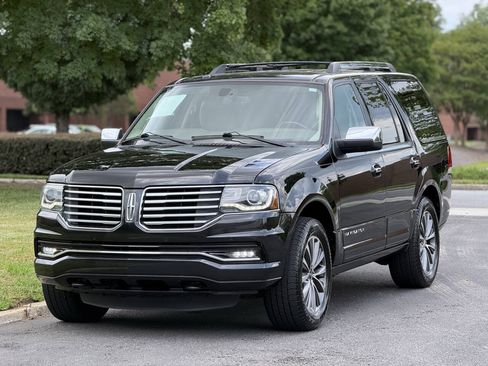 Used 2015 Lincoln Navigator 4WD image 2