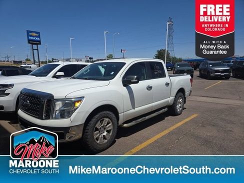 Used 2018 Nissan Titan SV AWD/4WD image 1