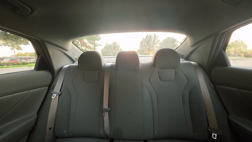 Certified 2025 Hyundai Elantra SE FWD image 24