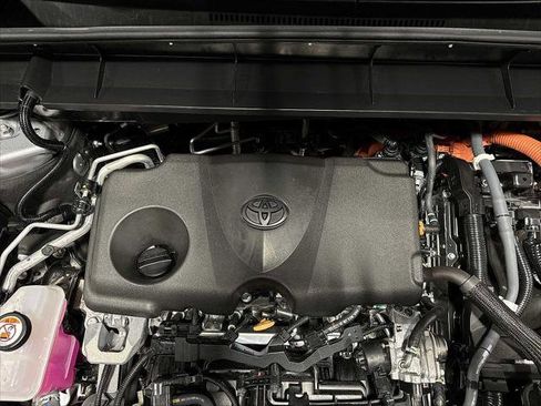 Certified 2025 Toyota Highlander XLE image 12