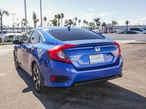 Used 2018 Honda Civic Touring image 7
