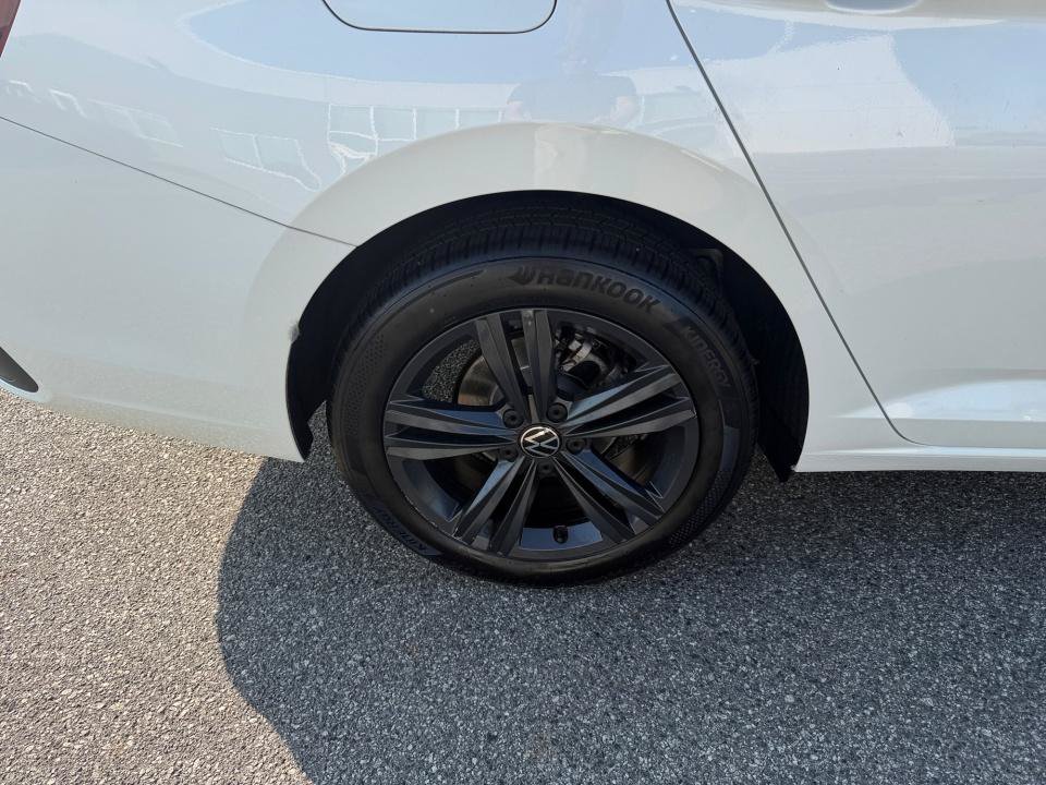 Certified 2022 Volkswagen Jetta SE FWD image 23