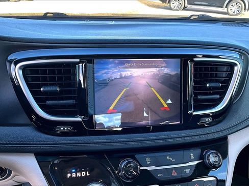 Used 2020 Chrysler Pacifica Limited image 20