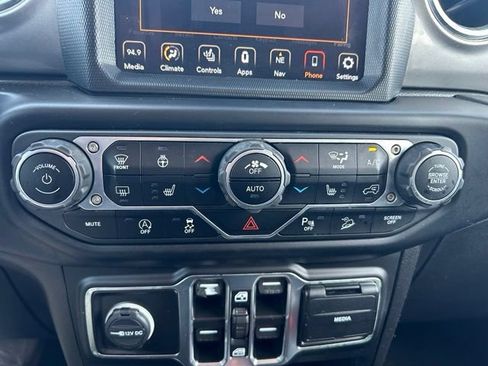 Used 2020 Jeep Wrangler Unlimited Sahara w/ Dual Top Group AWD/4WD image 41