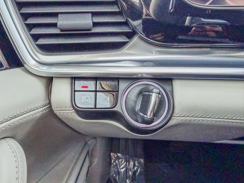 Used 2018 Porsche Panamera w/ Premium Package Plus image 24