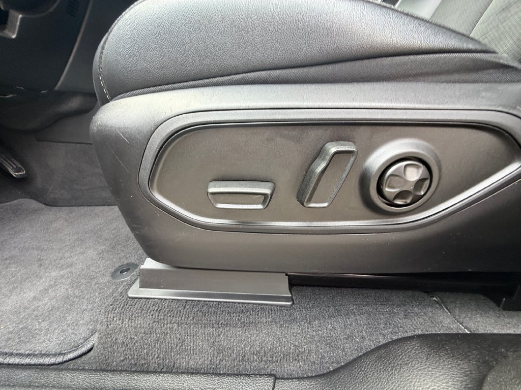 Used 2023 Jeep Grand Cherokee Altitude AWD/4WD image 14