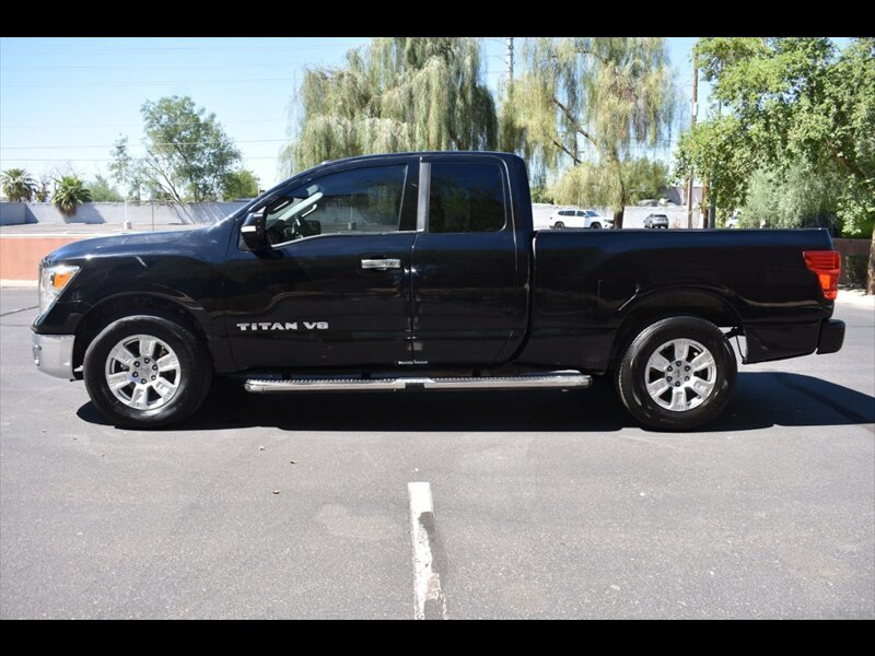 Used 2018 Nissan Titan SV w/ SV Convenience Package RWD image 4
