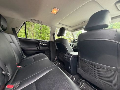 Used 2017 Toyota 4Runner TRD Off-Road Premium AWD/4WD image 23