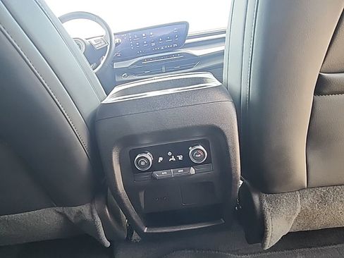 Used 2025 Buick Enclave Sport Touring image 15