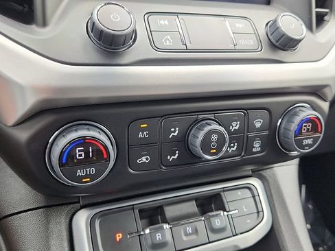 Used 2023 GMC Acadia SLE w/ Driver Convenience Package FWD image 15