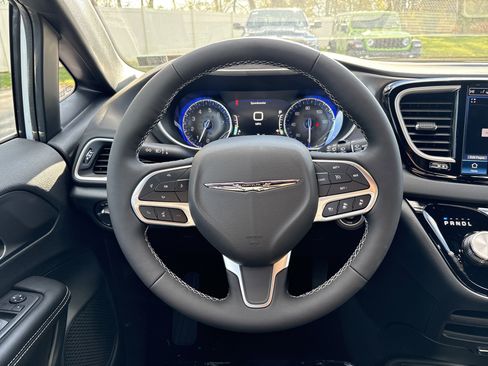 New 2026 Chrysler Voyager LX image 23