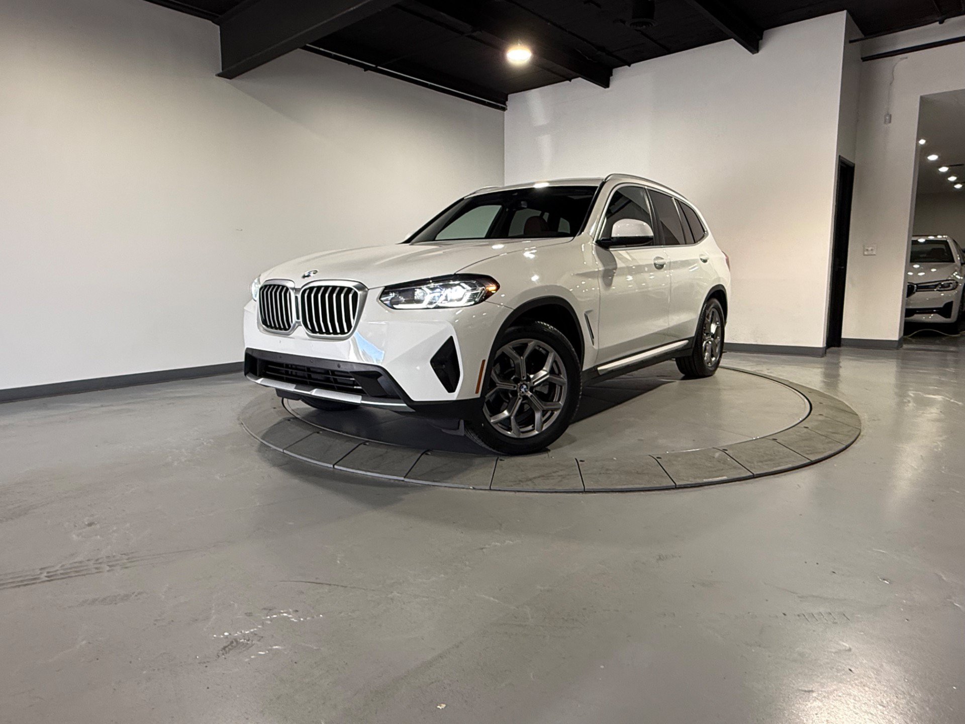 Used 2024 BMW X3 xDrive30i w/ Convenience Package AWD/4WD image 3