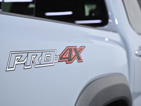 Used 2023 Nissan Frontier PRO-4X w/ Technology Package image 11