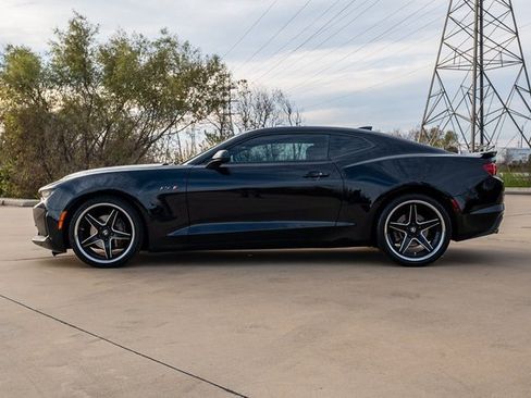 Used 2020 Chevrolet Camaro LT w/ Technology Package image 4