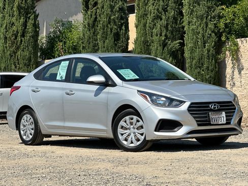 Used 2022 Hyundai Accent SE FWD image 2