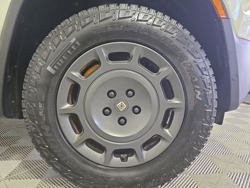 Used 2025 Rivian R1S Adventure AWD/4WD image 11