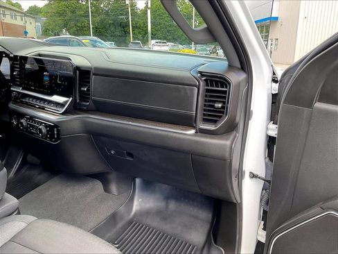 Used 2024 Chevrolet Silverado 1500 LT AWD/4WD image 13