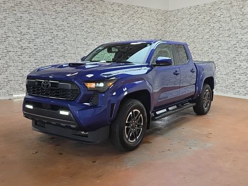 Used 2025 Toyota Tacoma TRD Sport AWD/4WD image 3