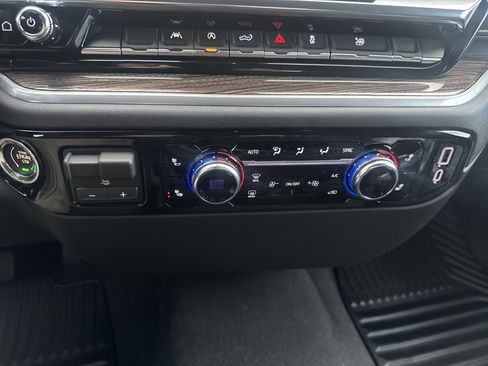 New 2026 GMC Sierra 1500 Elevation image 25