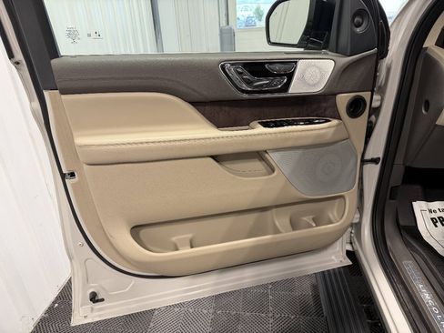 Used 2022 Lincoln Navigator L Reserve AWD/4WD image 41