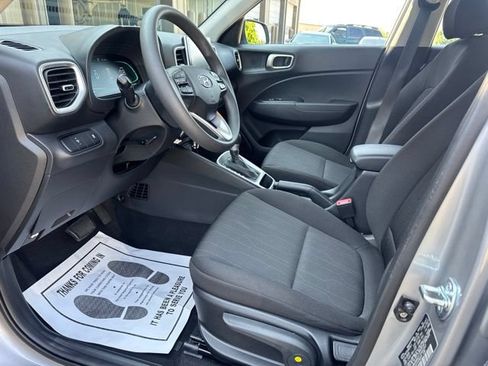 Used 2026 Hyundai Venue SE FWD image 10