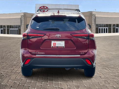 Certified 2023 Toyota Highlander XLE image 6