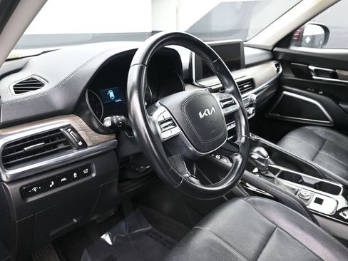 Used 2022 Kia Telluride EX w/ EX Premium Package FWD image 9