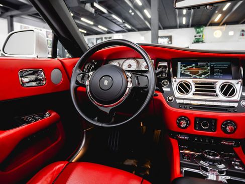 Used 2017 Rolls-Royce Dawn RWD image 65