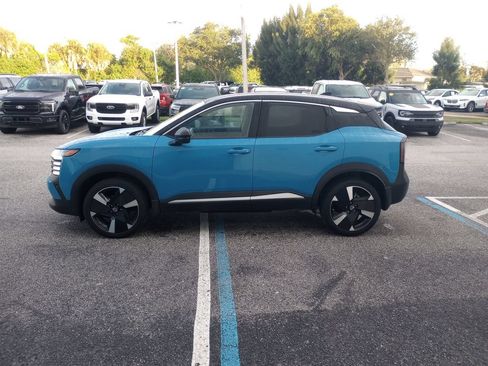 Used 2025 Nissan Kicks SR FWD image 4