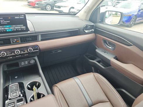 Certified 2025 Honda Pilot Elite image 23