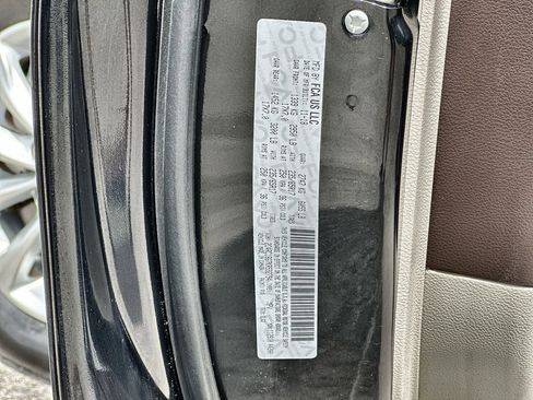 Used 2019 Chrysler Pacifica Touring-L image 32