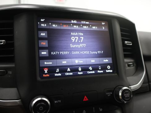 Used 2020 RAM 1500 Big Horn AWD/4WD image 11