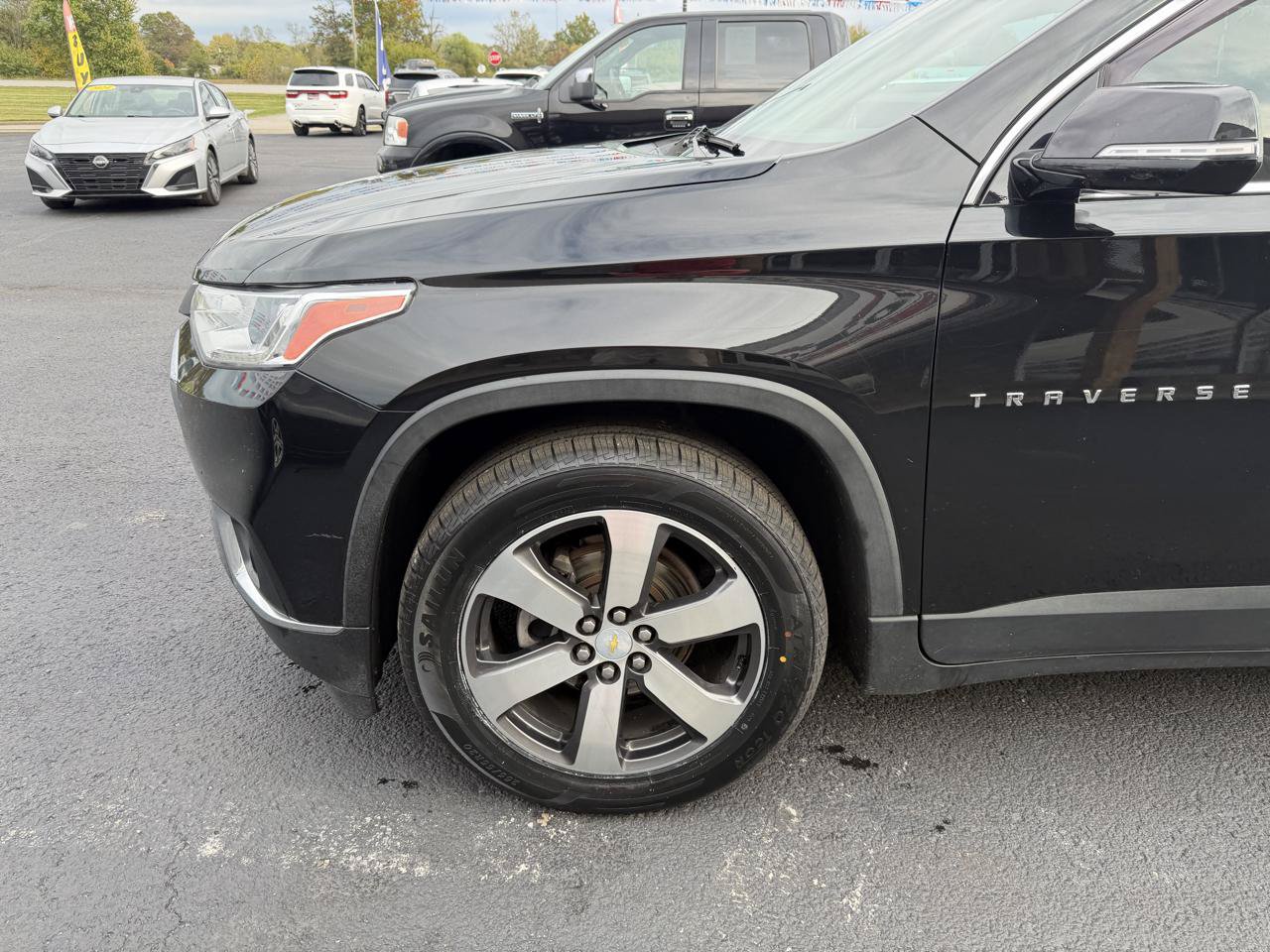 Used 2019 Chevrolet Traverse LT w/ LT Premium Package FWD image 12