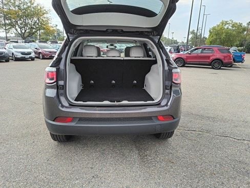 Used 2017 Jeep Compass Latitude w/ Cold Weather Group image 14