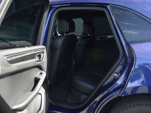 Certified 2025 Porsche Macan S image 34