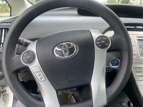 Used 2015 Toyota Prius Three image 19
