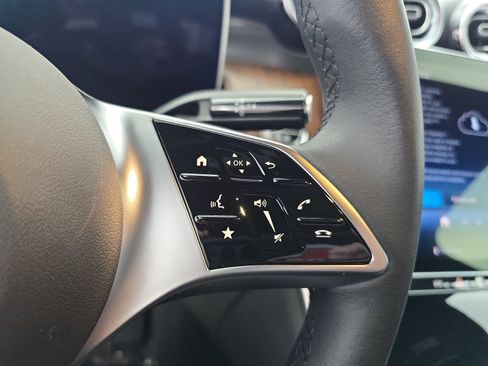 Used 2025 Mercedes-Benz GLC 300 image 18