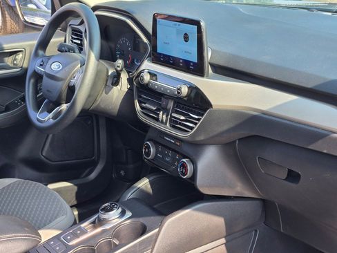 Used 2022 Ford Escape SE w/ SE Sport Appearance Package image 6