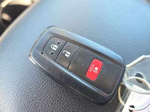 Used 2024 Toyota RAV4 XLE FWD image 28